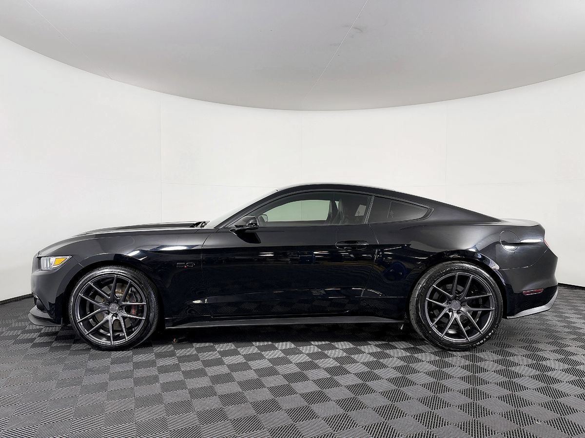Used 2017 Ford Mustang GT Premium w/ GT Performance Package RWD image 15