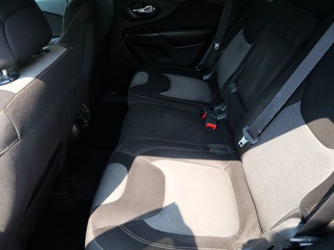 Used 2016 Jeep Cherokee Sport w/ Cold Weather Group AWD/4WD image 24
