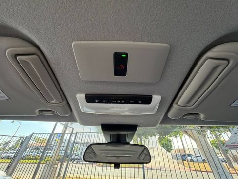 Used 2023 Nissan Kicks SR w/ SR Premium Package FWD image 2