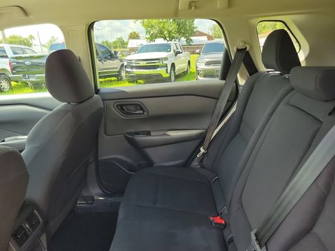 Used 2024 Nissan Rogue S FWD image 14