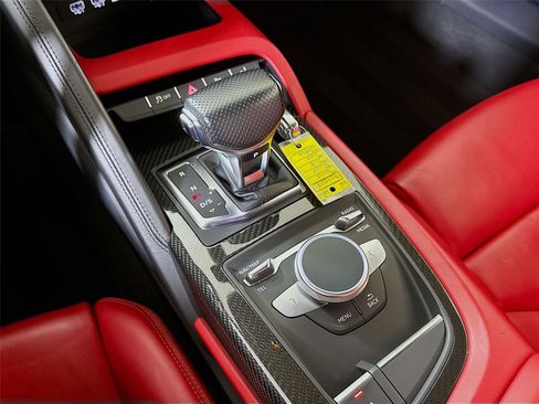 Used 2018 Audi R8 V10 RWD image 17