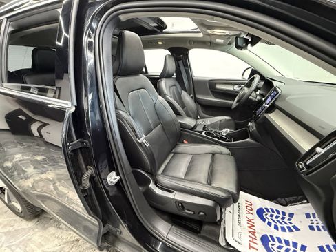 Used 2024 Volvo XC40 B5 Plus image 21