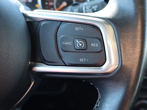 Used 2018 Jeep Wrangler Unlimited Sahara image 16