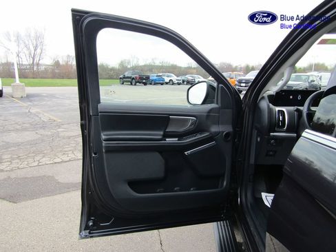 Certified 2025 Ford Expedition Platinum AWD/4WD image 38