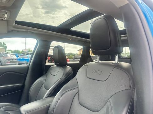 Used 2022 Jeep Cherokee Latitude Lux w/ Sun & Sound Group AWD/4WD image 19