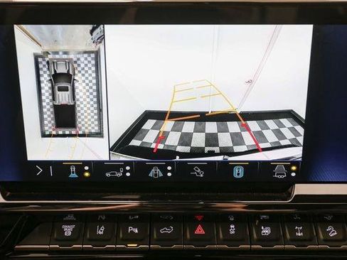 Used 2024 Chevrolet Silverado 2500 ZR2 w/ Technology Package image 35