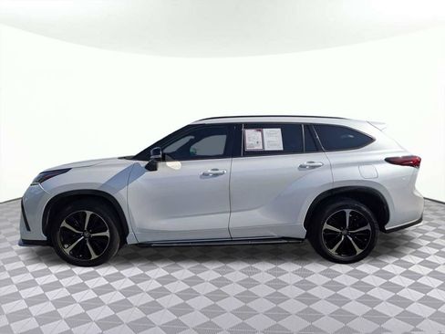 Used 2022 Toyota Highlander XSE FWD image 6
