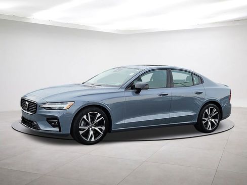 Used 2024 Volvo S60 B5 Core image 3