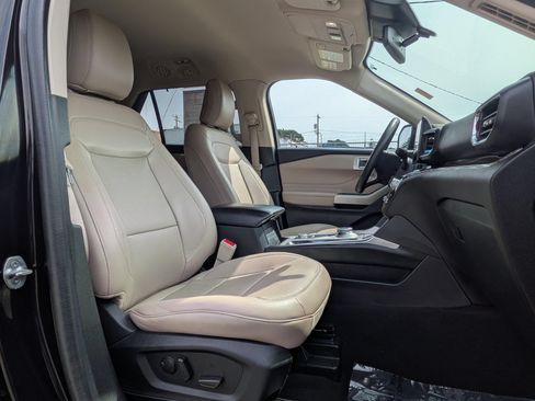 Used 2023 Ford Explorer Limited AWD/4WD image 7