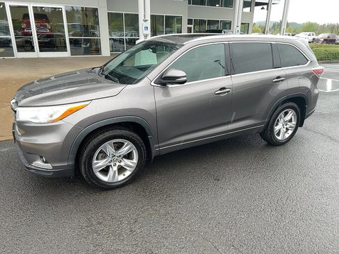 Used 2016 Toyota Highlander Limited Platinum AWD/4WD image 2