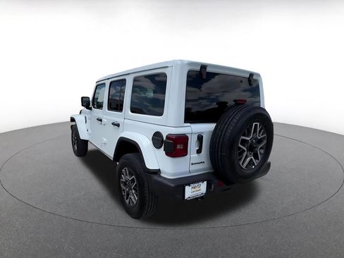 Used 2025 Jeep Wrangler Unlimited Sahara AWD/4WD image 11