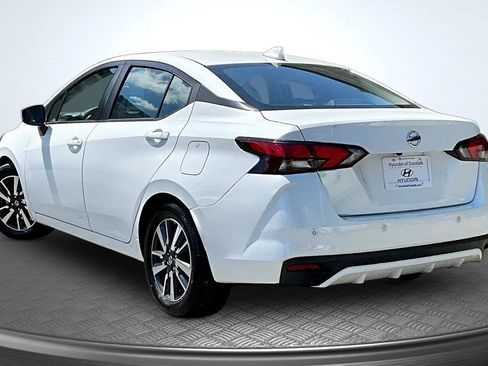 Used 2022 Nissan Versa SV FWD image 3