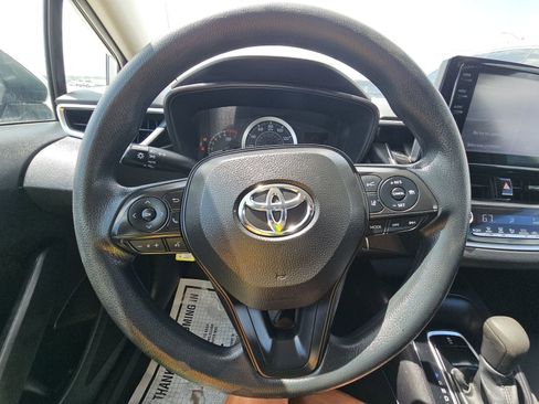 Used 2022 Toyota Corolla LE image 11