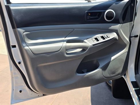 Used 2014 Toyota Tacoma 4x4 Double Cab image 29