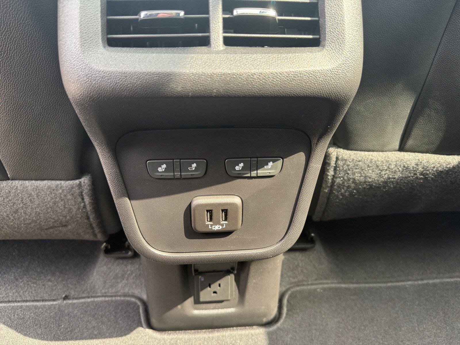 Used 2024 Chevrolet Equinox Premier FWD image 22