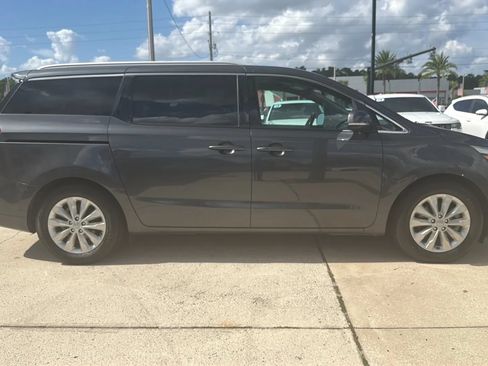 Used 2016 Kia Sedona EX FWD image 7