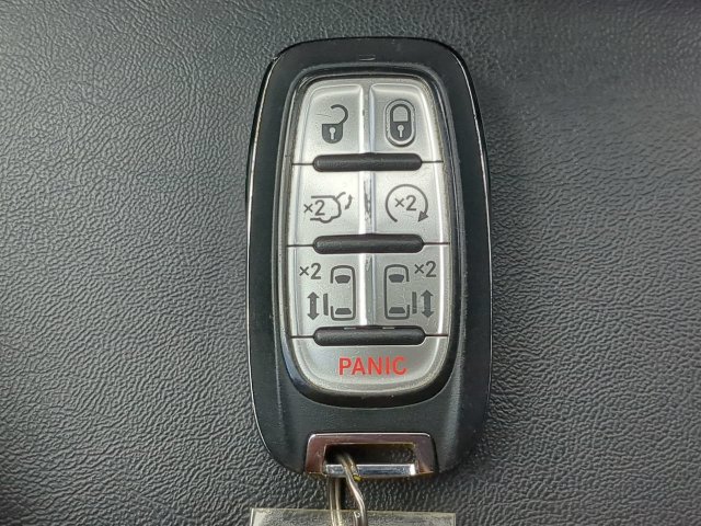 Used 2025 Chrysler Pacifica Select FWD image 35