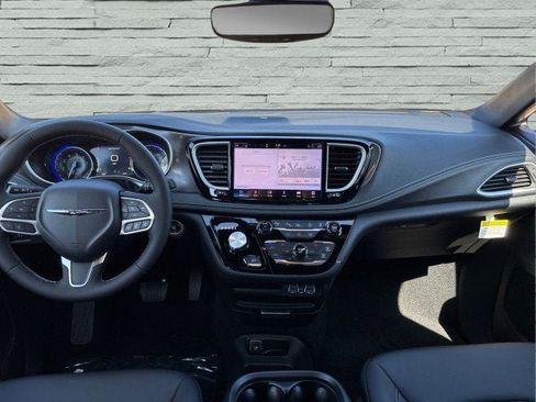 New 2025 Chrysler Pacifica Select image 19