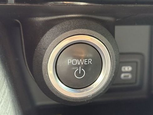 Used 2024 Toyota Venza XLE AWD/4WD image 22