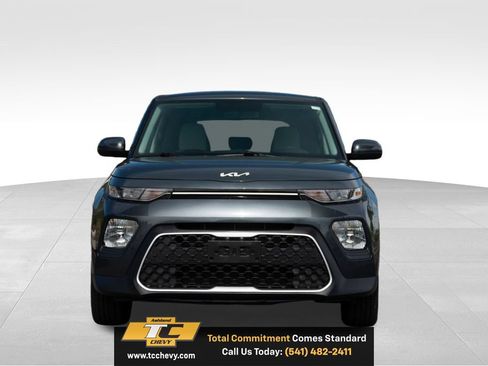 Used 2022 Kia Soul LX FWD image 2