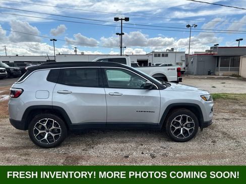 Used 2025 Jeep Compass Limited AWD/4WD image 2
