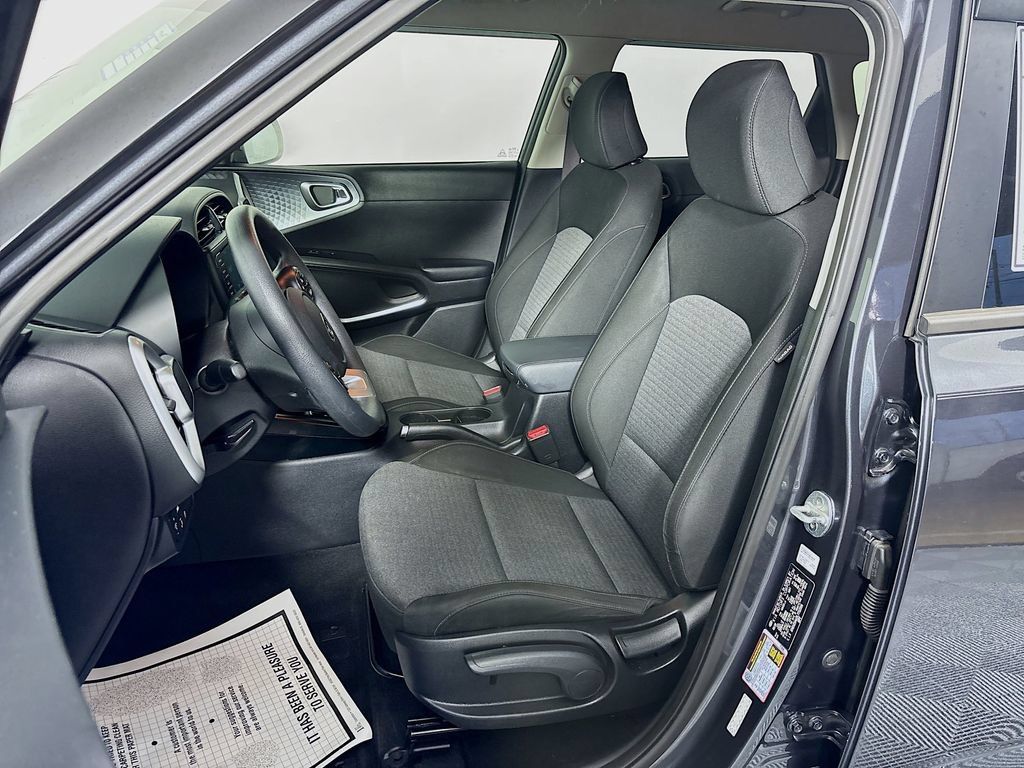Used 2020 Kia Soul S FWD image 11