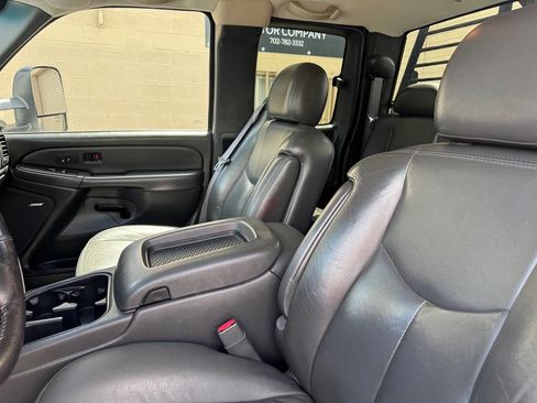 Used 2006 Chevrolet Silverado 2500 W/T w/ Skid Plate Package AWD/4WD image 36