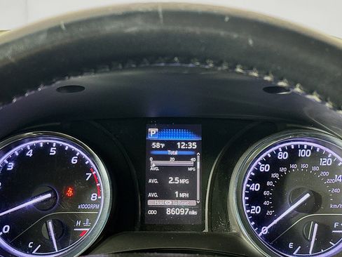 Used 2019 Toyota Camry SE image 18