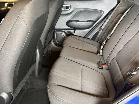 Used 2023 Hyundai Venue SEL image 21