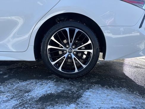 Used 2018 Toyota Camry SE image 9