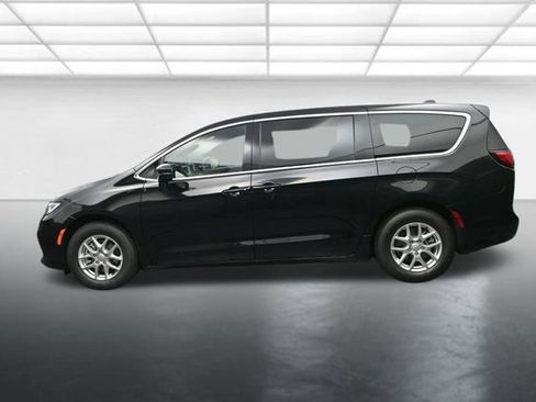 New 2026 Chrysler Pacifica Select image 5