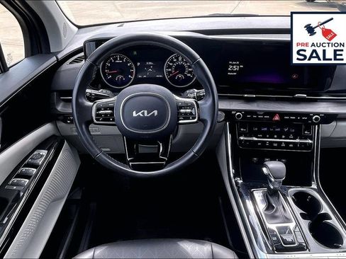 Used 2024 Kia Carnival EX FWD image 5