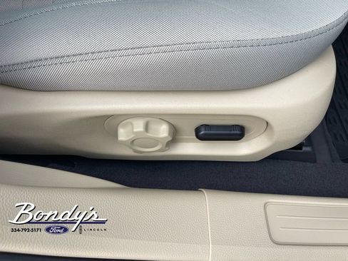 Used 2019 Ford Taurus SE FWD image 17