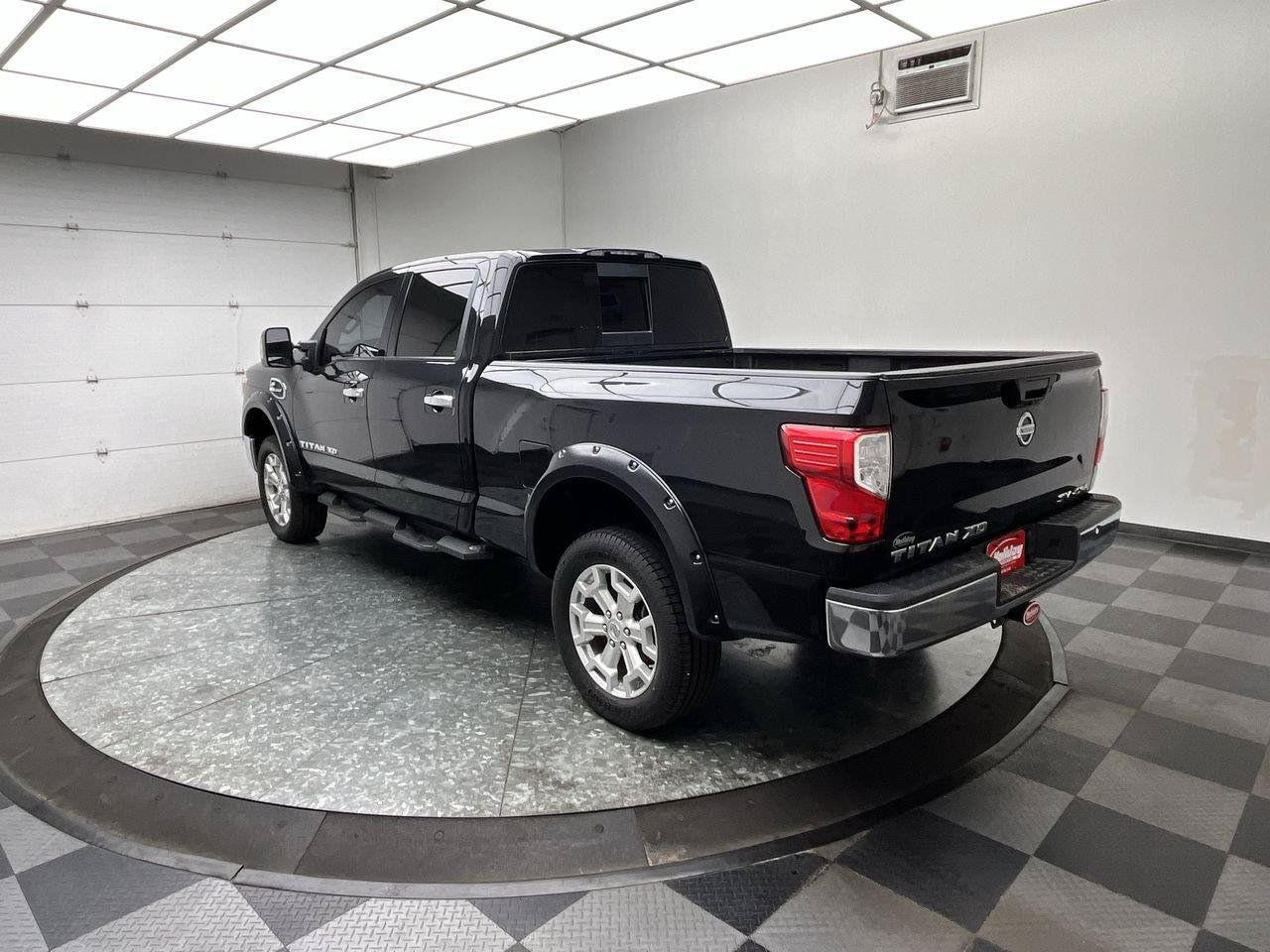 Used 2019 Nissan Titan SV AWD/4WD image 2