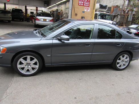 Used 2006 Volvo S60 2.5T image 2