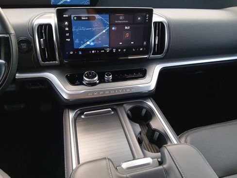 Used 2025 Ford Expedition Platinum AWD/4WD image 40