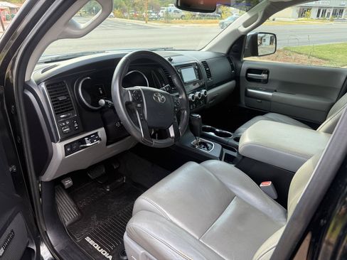 Used 2018 Toyota Sequoia Limited w/ Safety & Convenience Package AWD/4WD image 2