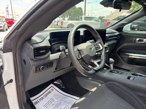 Certified 2025 Ford Mustang Coupe RWD image 19