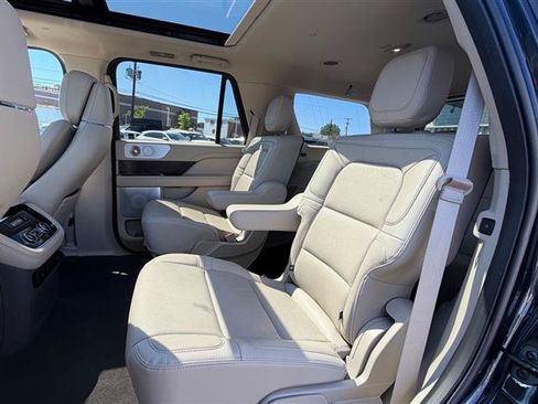 Used 2021 Lincoln Navigator Reserve w/ Luxury Package AWD/4WD image 46