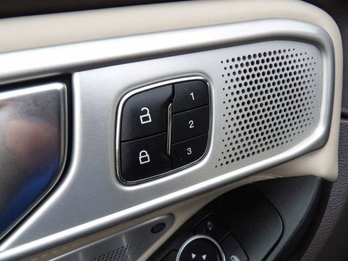 Certified 2020 Ford Explorer Platinum w/ Premium Technology Package image 25