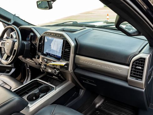 Used 2022 Ford F450 Platinum w/ FX4 Off-Road Package image 16