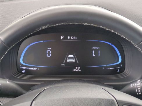Used 2025 Hyundai Venue SEL FWD image 14