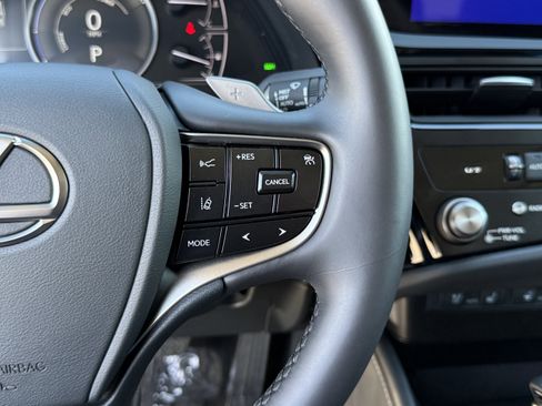 Certified 2025 Lexus ES 300h w/ Premium Package image 22