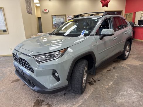 Used 2021 Toyota RAV4 XLE Premium AWD/4WD image 3
