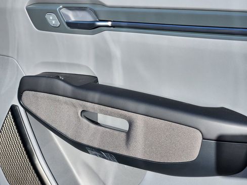 New 2026 Kia EV9 Land image 14