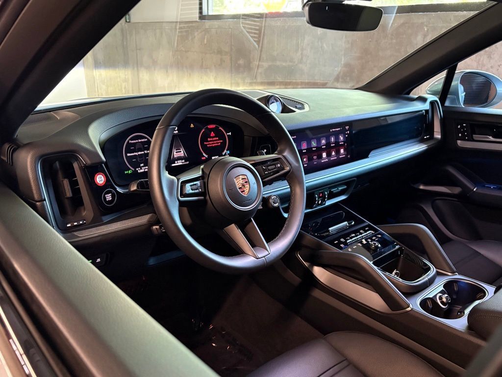 Used 2026 Porsche Cayenne Coupe AWD/4WD image 4