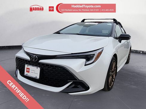 Certified 2025 Toyota Corolla Hatchback w/ SE Package image 1