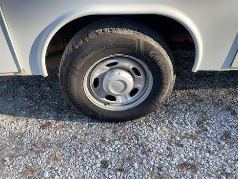 Used 2015 Ford F250 XL w/ Power Equipment Group image 29