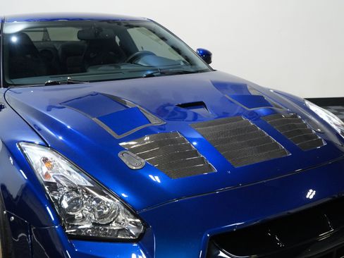 Used 2014 Nissan GT-R Premium image 12