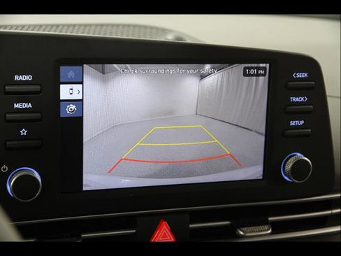 Used 2025 Hyundai Elantra Sport image 12